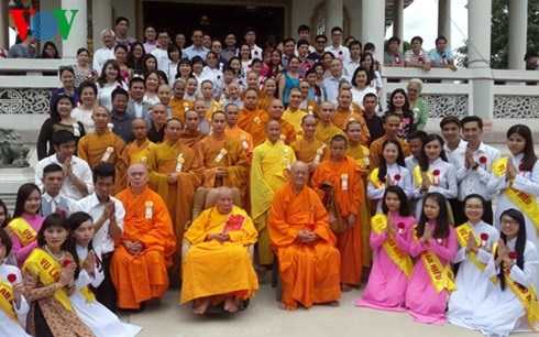ช่วงนี้คนไทยเชื้อสายเวียตนามที่อุดร ก็กำลังเตรียมการสำหรับพิธีเซ่นไหว้บรรพบุรุษในเทศกาลวูลาน